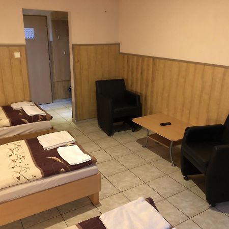 Batavya Penzion Topolcany Luaran gambar
