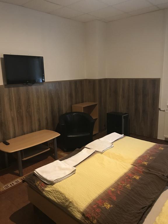 Batavya Penzion Topolcany Luaran gambar